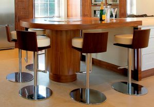 Gli sgabelli da cucina: come scegliere la sedia per la tua